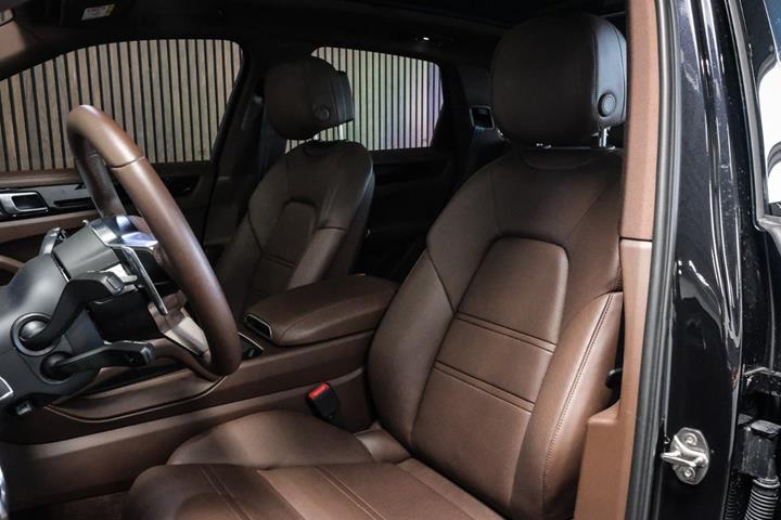 Sort Porsche Cayenne S fra 2019