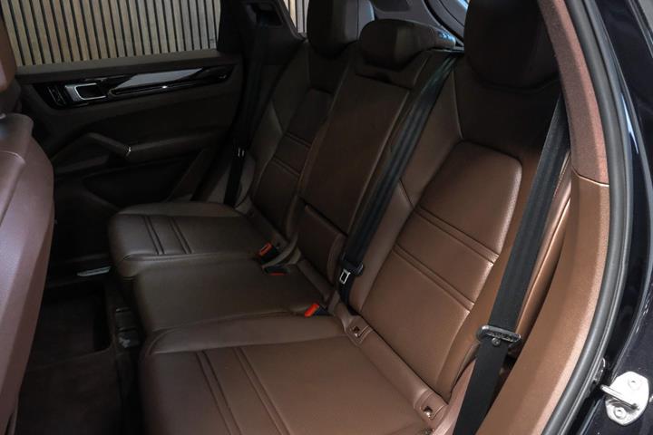 Sort Porsche Cayenne S fra 2019