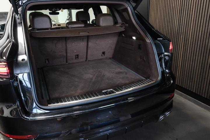 Sort Porsche Cayenne S fra 2019
