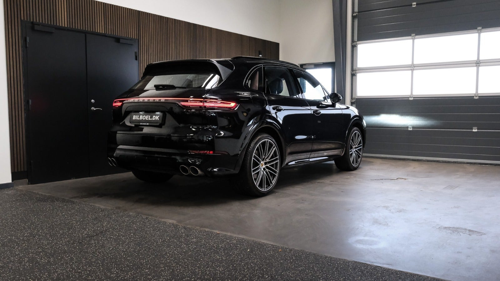 Sort Porsche Cayenne S fra 2019