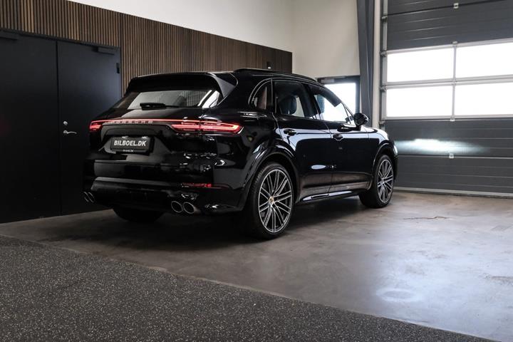 Sort Porsche Cayenne S fra 2019