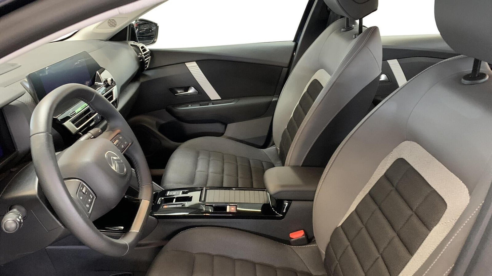 Blå Citroën ë-C4 X fra 2025