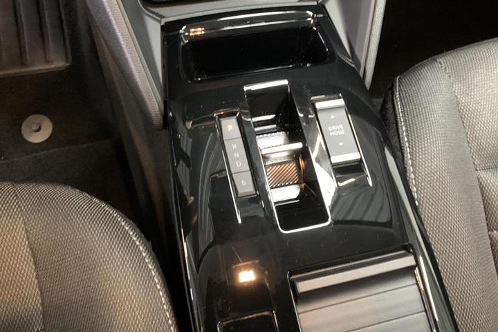 Blå Citroën ë-C4 X fra 2025