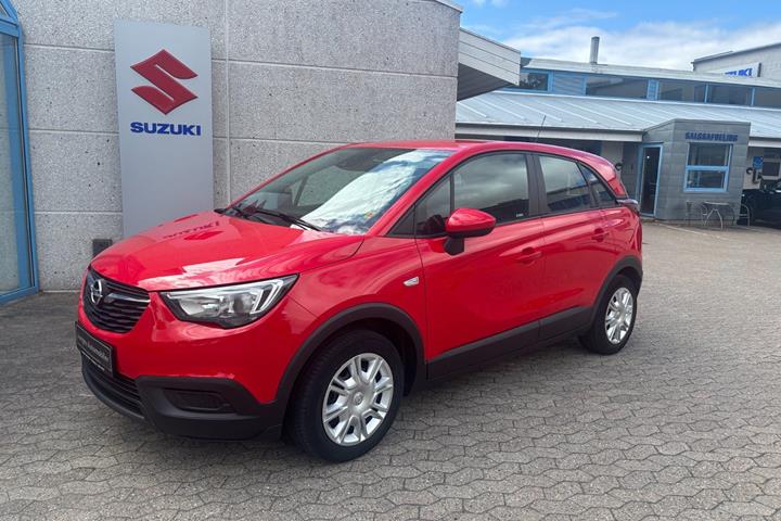 Rød Opel Crossland X fra 2018 set udefra