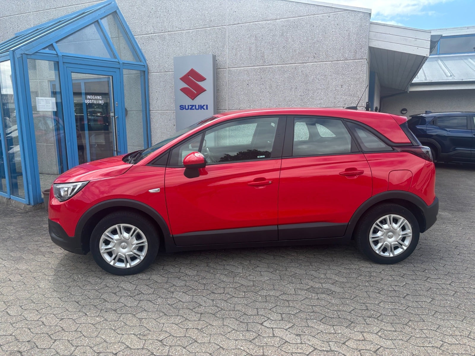 Rød Opel Crossland X fra 2018