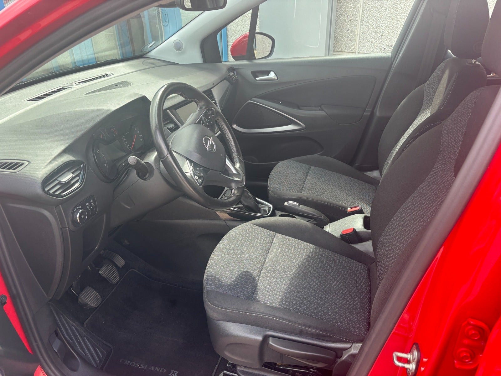 Rød Opel Crossland X fra 2018