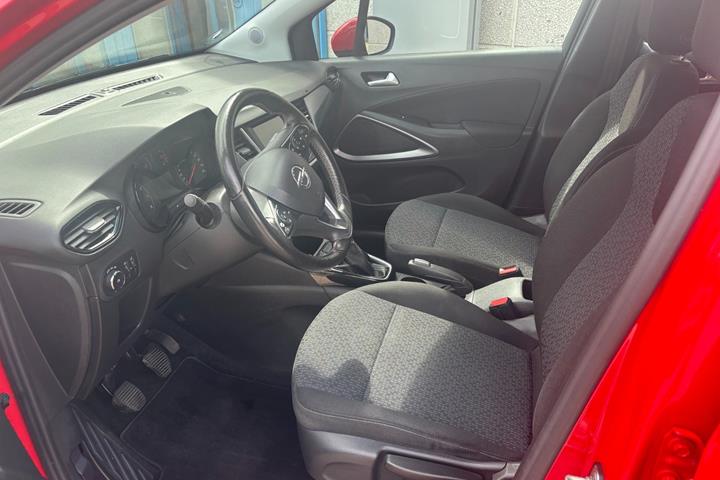 Rød Opel Crossland X fra 2018