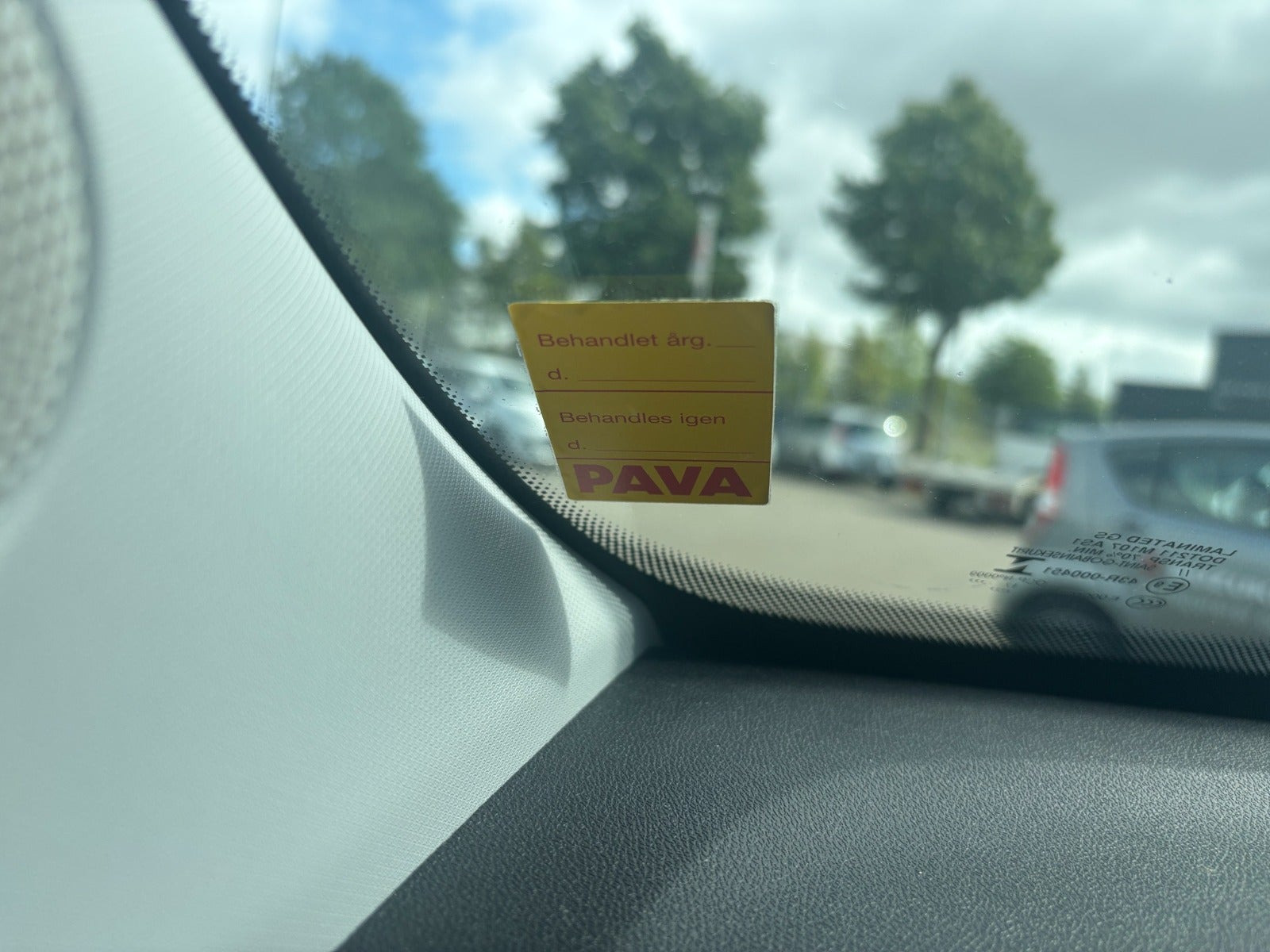 Rød Opel Crossland X fra 2018