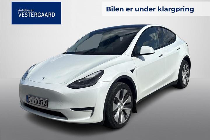 Hvid Tesla Model Y fra 2023
