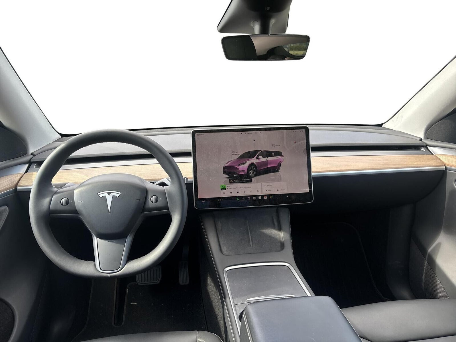 Hvid Tesla Model Y fra 2023