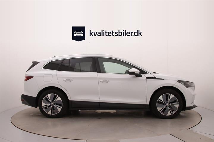 Hvid Skoda Enyaq fra 2022