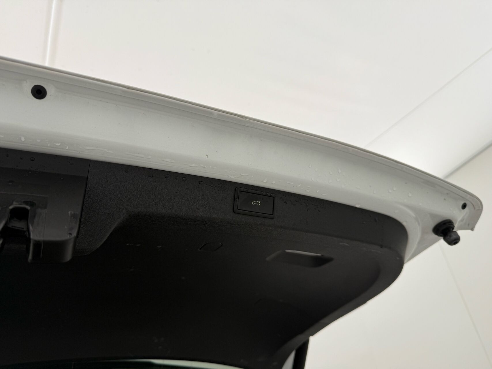 Hvid Skoda Enyaq fra 2022