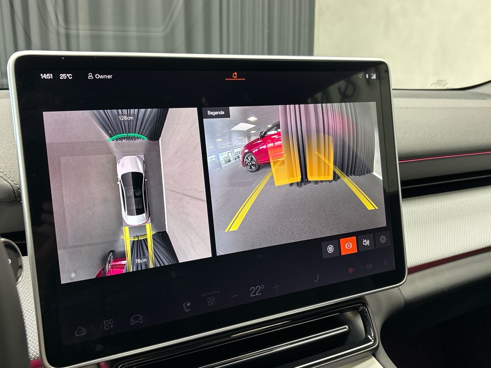 Blå Polestar 4 fra 2025