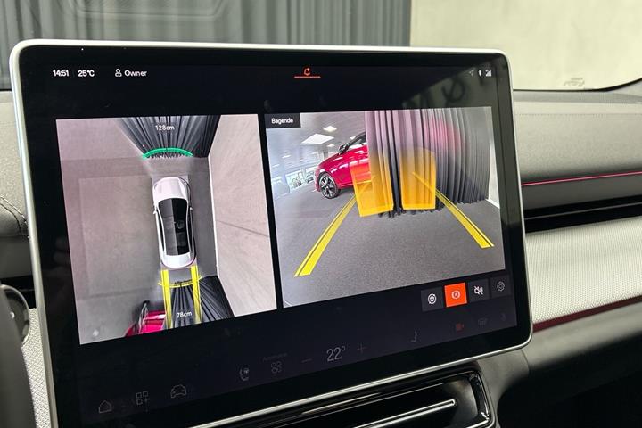 Blå Polestar 4 fra 2025