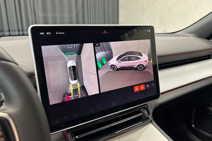 Blå Polestar 4 fra 2025