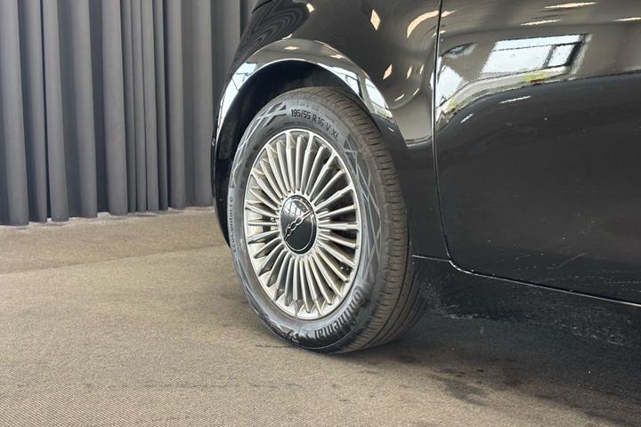 Sort Fiat 500e fra 2023