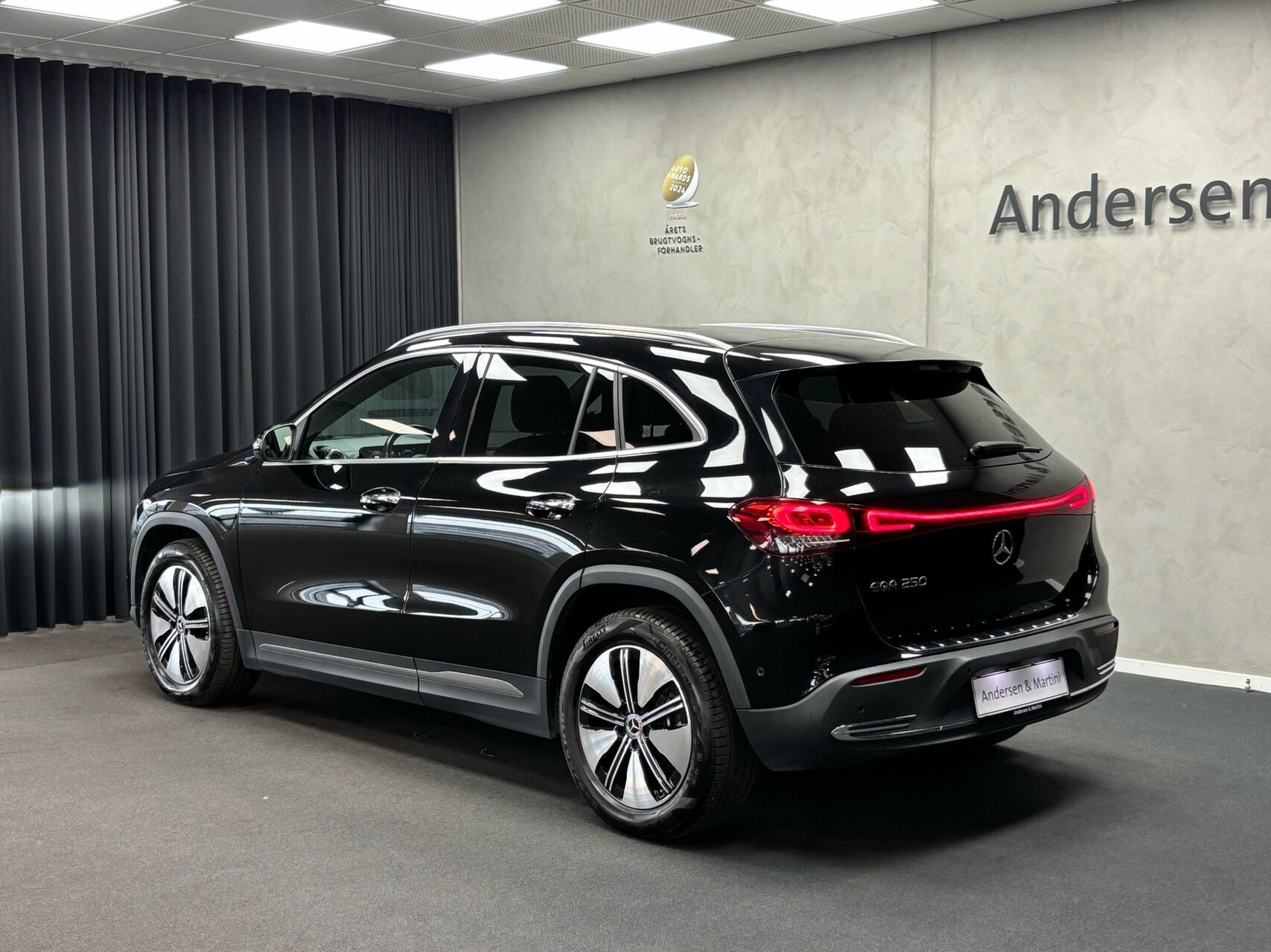 Sort Mercedes EQA 250 fra 2022