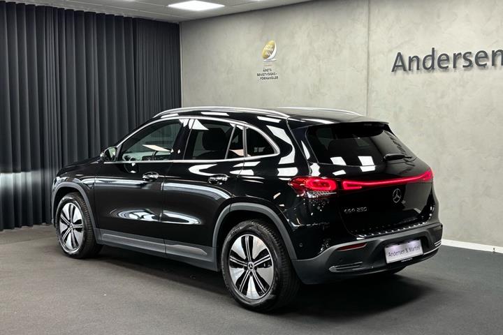 Sort Mercedes EQA 250 fra 2022