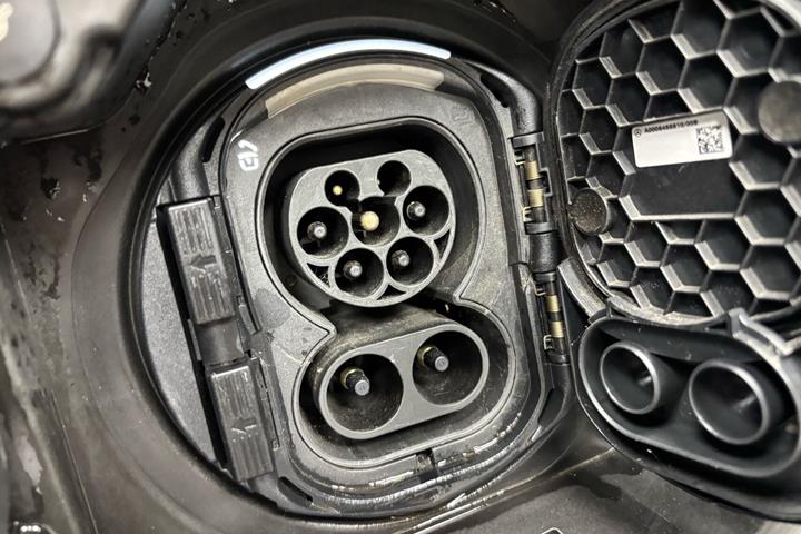 Sort Mercedes EQA 250 fra 2022