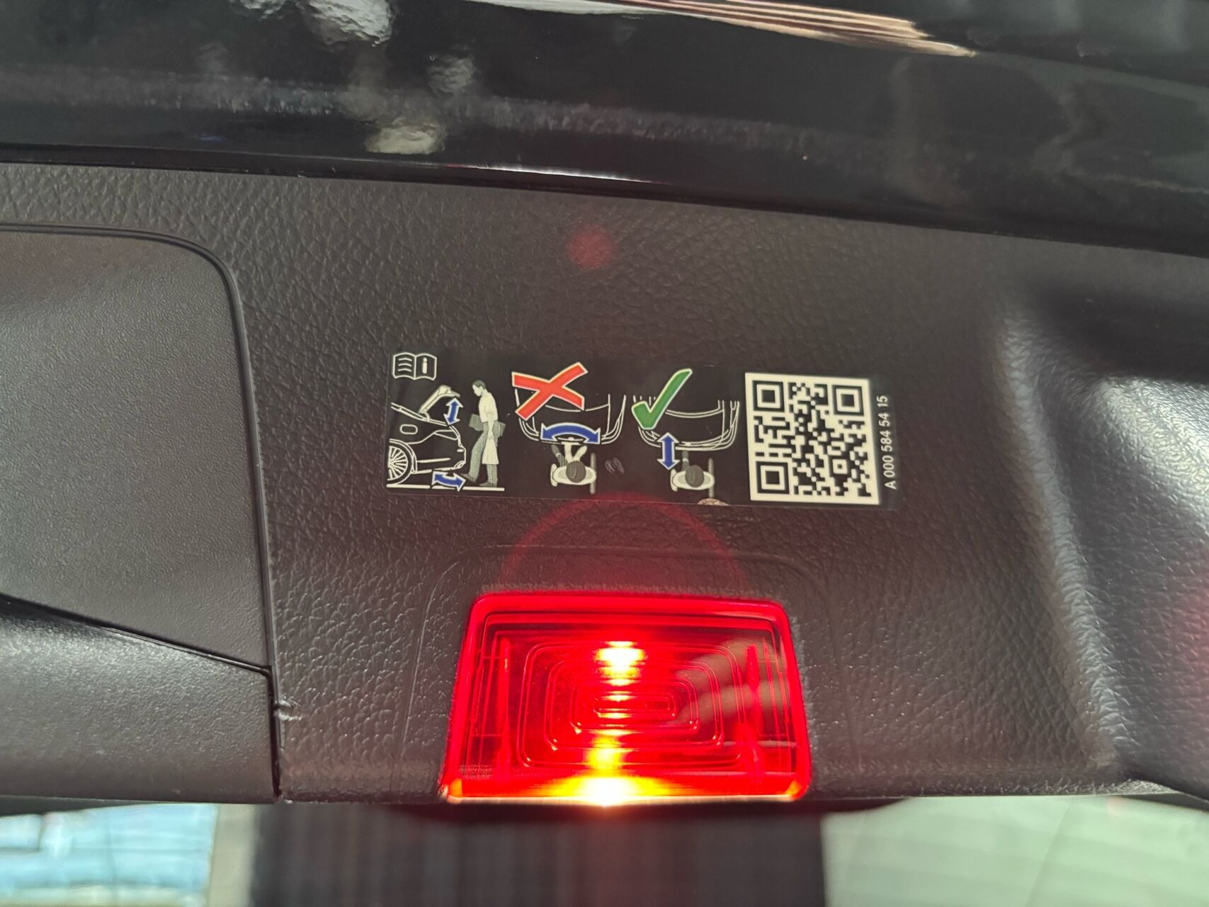 Sort Mercedes EQA 250 fra 2022