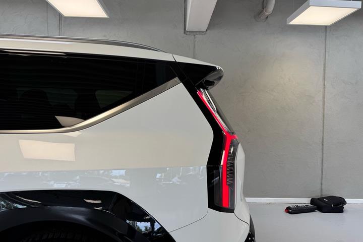 Hvid Kia EV9 fra 2025