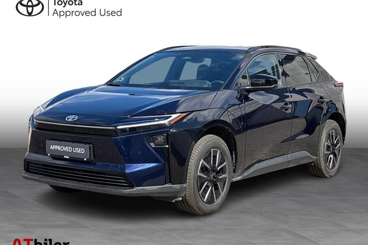 Blå Toyota BZ4X fra 2025 set udefra