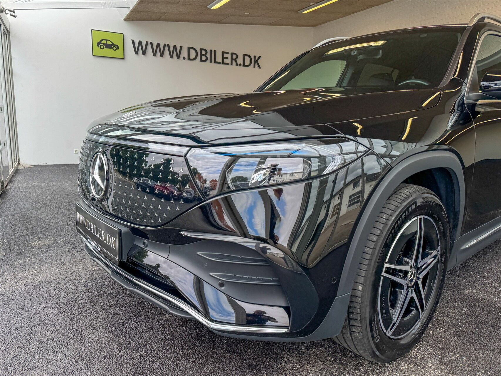 Sort Mercedes EQB 250+ fra 2024