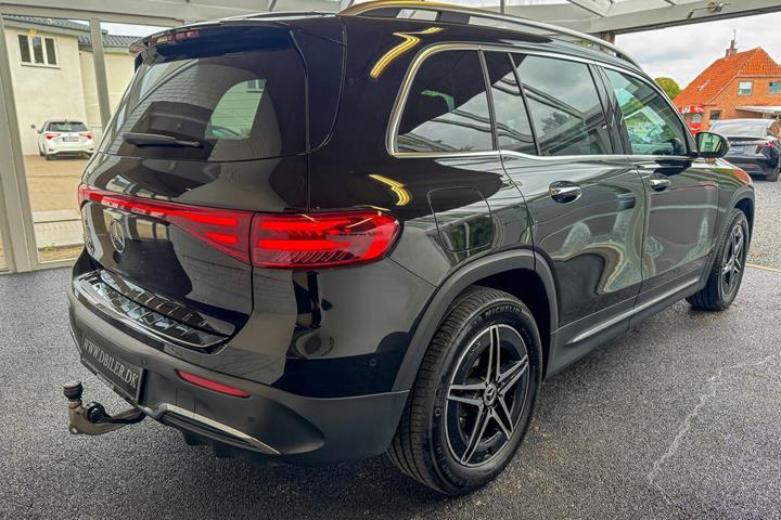 Sort Mercedes EQB 250+ fra 2024