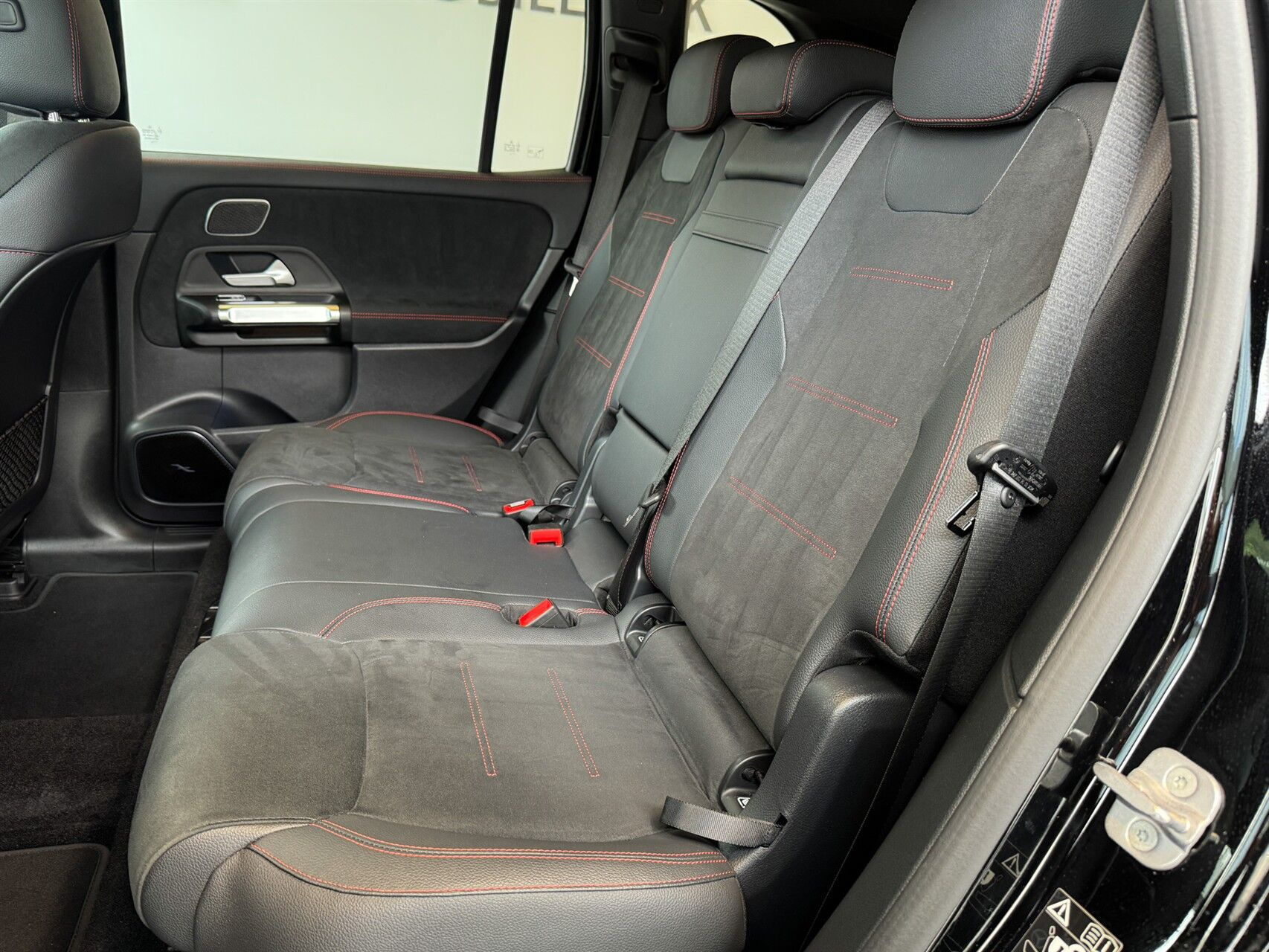 Sort Mercedes EQB250+ fra 2024