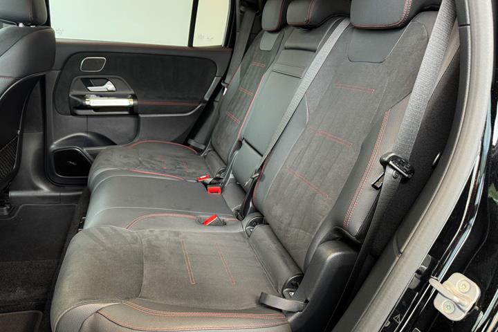 Sort Mercedes EQB250+ fra 2024