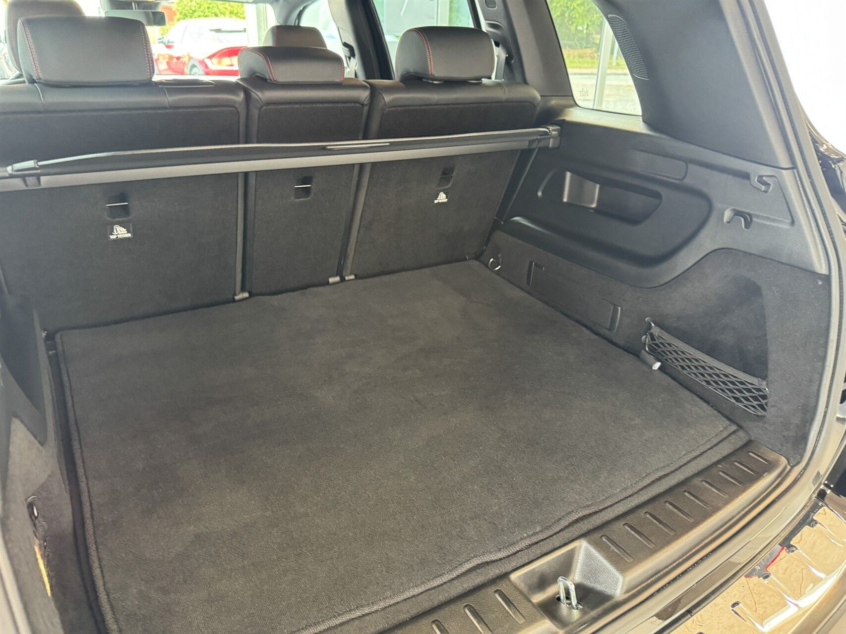 Sort Mercedes EQB 250+ fra 2024