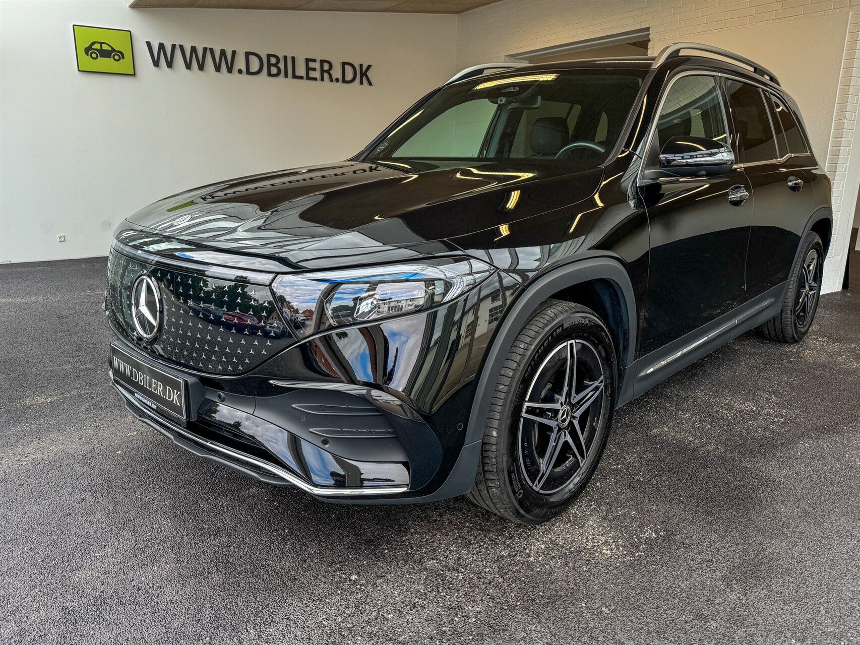 Sort Mercedes EQB 250+ fra 2024