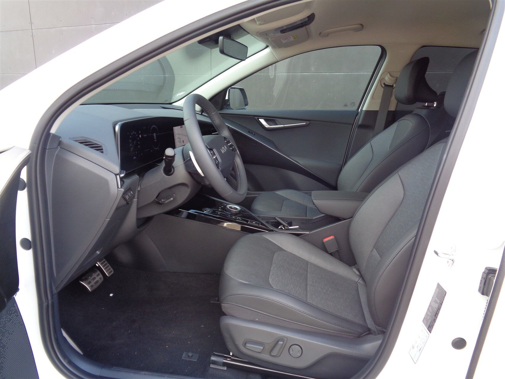 Hvid Kia Niro EV fra 2025