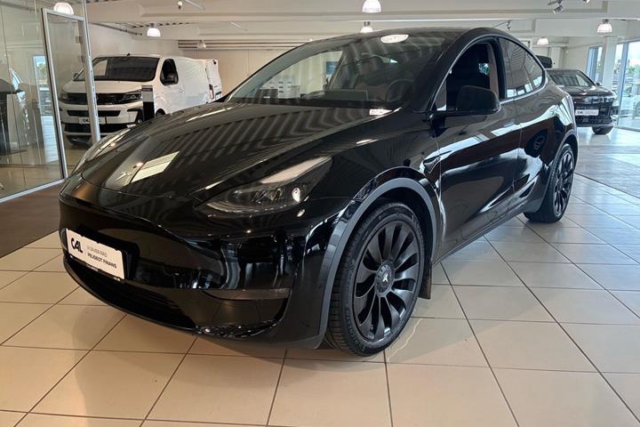 Sort Tesla Model Y fra 2023