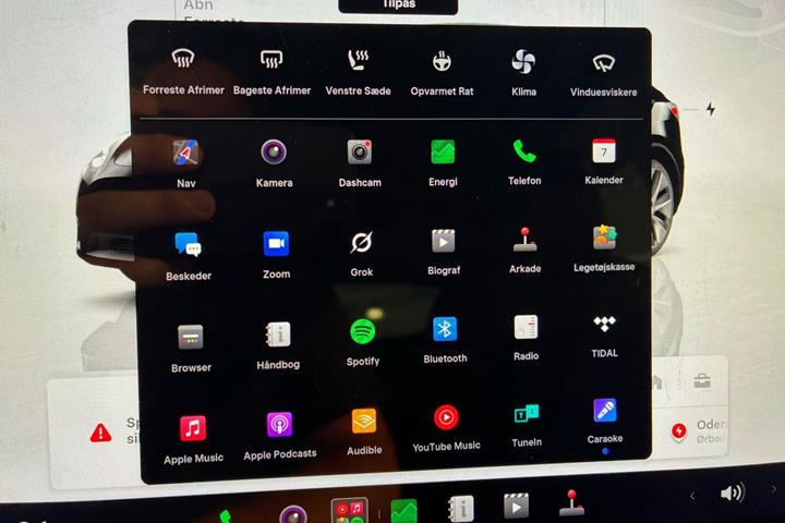Sort Tesla Model Y fra 2023