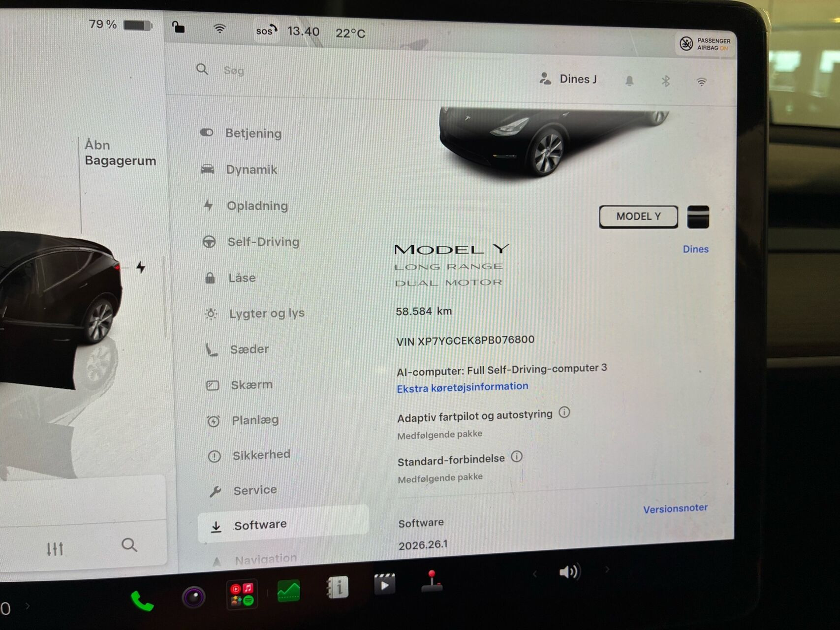 Sort Tesla Model Y fra 2023