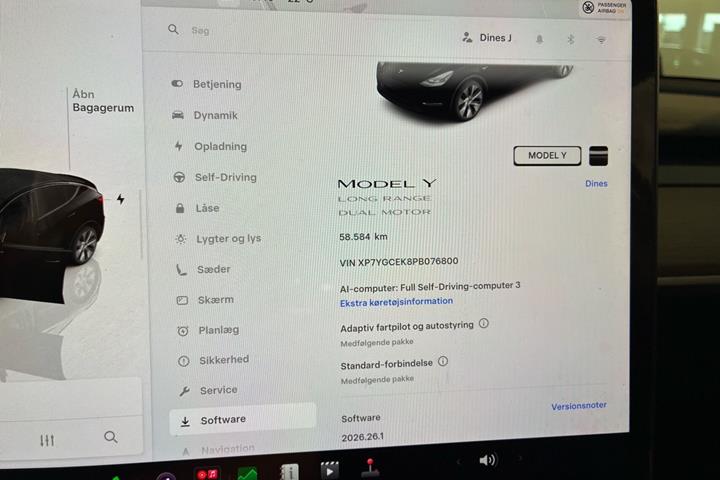Sort Tesla Model Y fra 2023