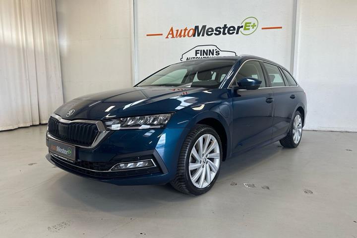 Blå Skoda Octavia fra 2021