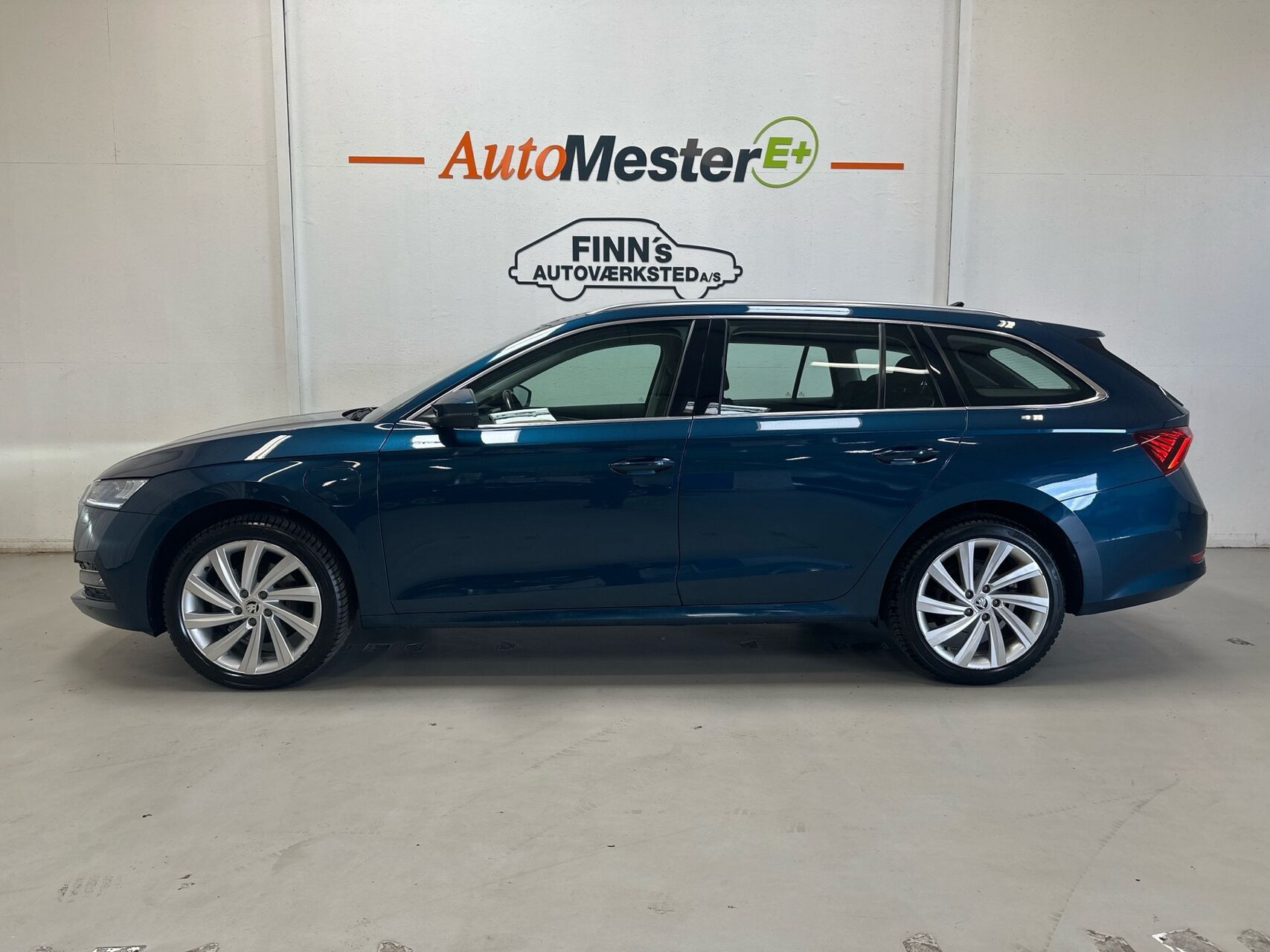 Blå Skoda Octavia fra 2021