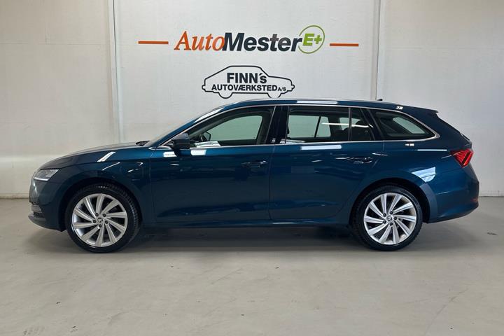 Blå Skoda Octavia fra 2021