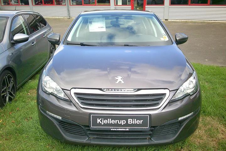 Gul Peugeot 308 fra 2014