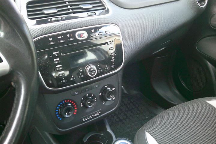 Gul Fiat Punto fra 2012