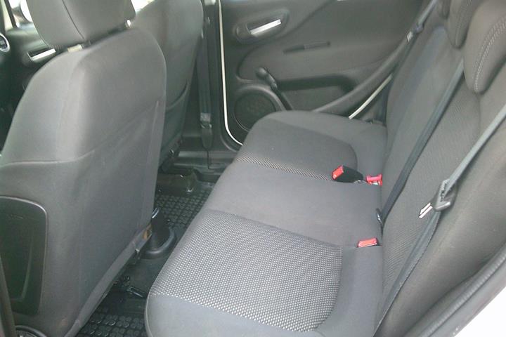 Gul Fiat Punto fra 2012