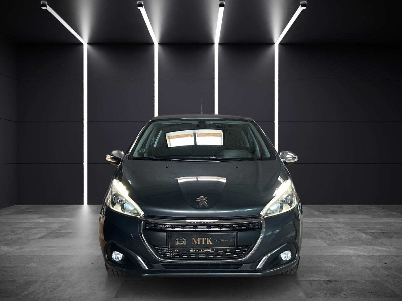 Grå Peugeot 208 fra 2015