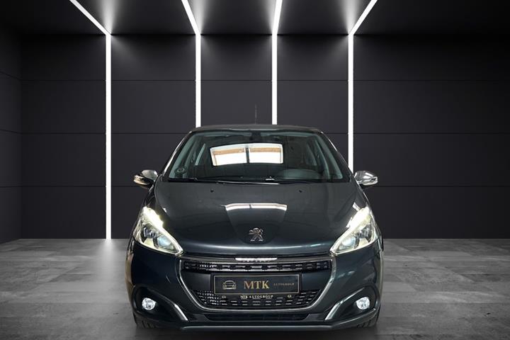 Grå Peugeot 208 fra 2015