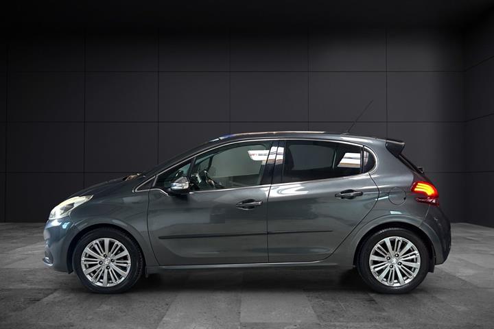 Grå Peugeot 208 fra 2015