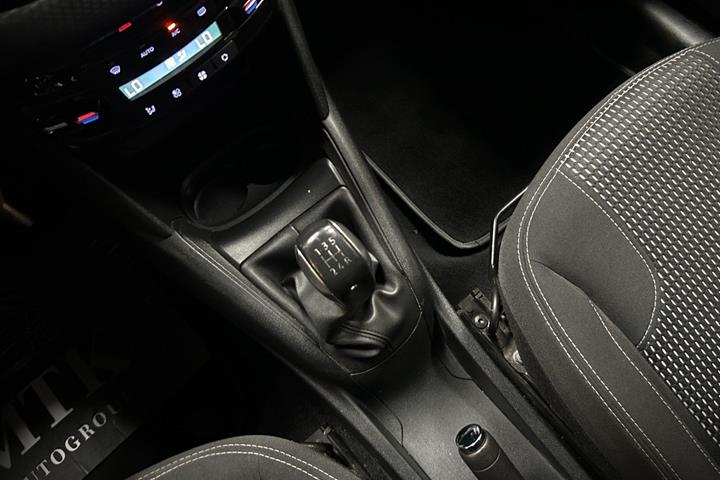 Grå Peugeot 208 fra 2015