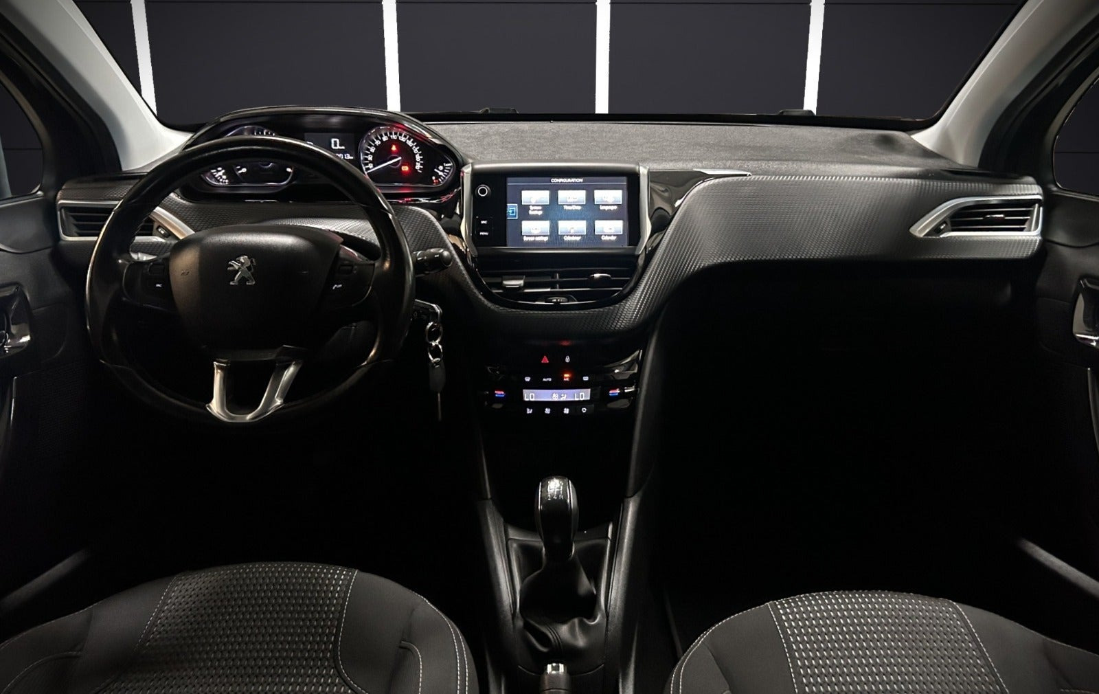 Grå Peugeot 208 fra 2015