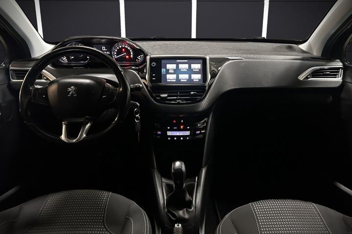 Grå Peugeot 208 fra 2015