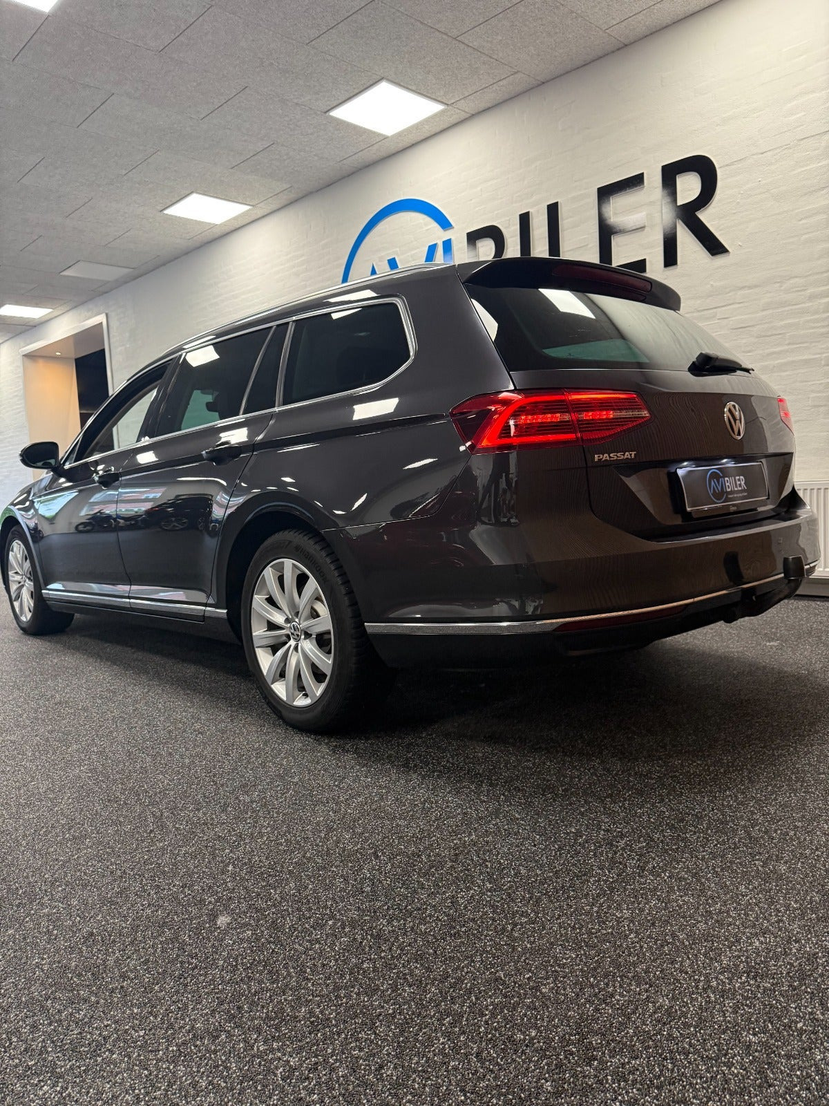 Grå VW Passat fra 2020